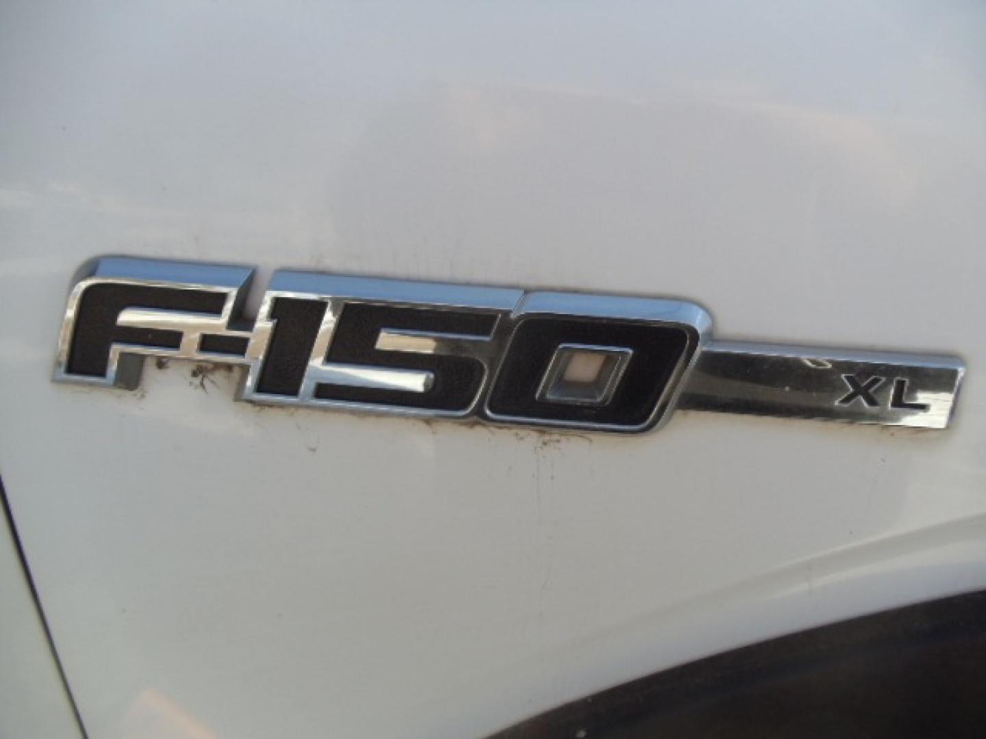 2010 White /Tan Ford F-150 XL (1FTVX1EV2AK) with an 5.4L V8 Gas engine, Automatic transmission, located at 5465 Highway 2 W., Columbia Falls, MT, 59912, (406) 892-4407, 48.352188, -114.240929 - Photo#10